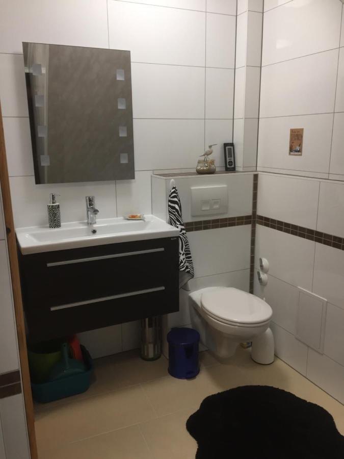 Apartamento Unter Dem Dach Mit Parkplatz Brema Exterior foto