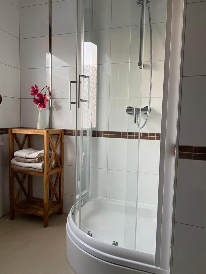 Apartamento Unter Dem Dach Mit Parkplatz Brema Exterior foto