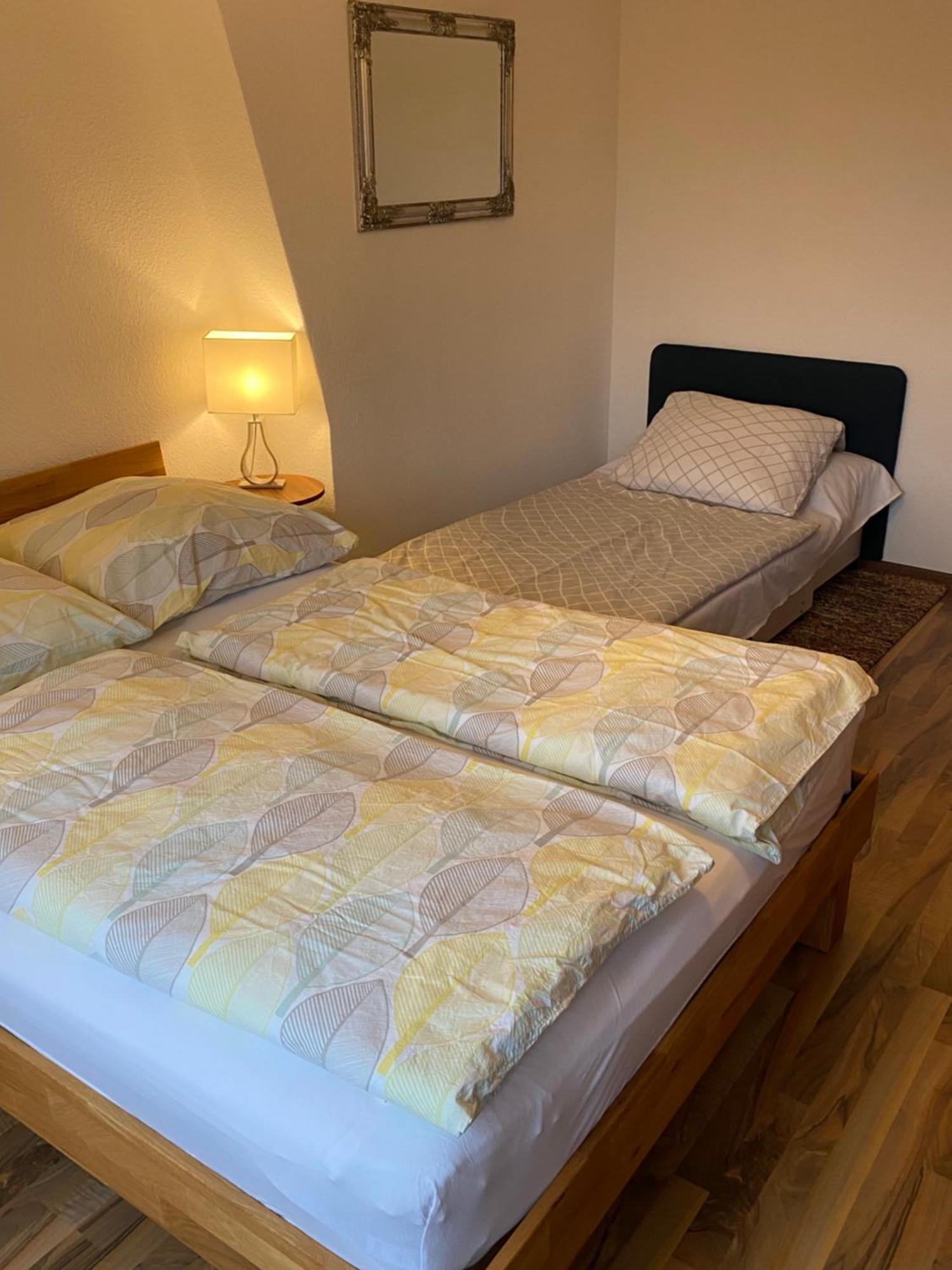 Apartamento Unter Dem Dach Mit Parkplatz Brema Exterior foto